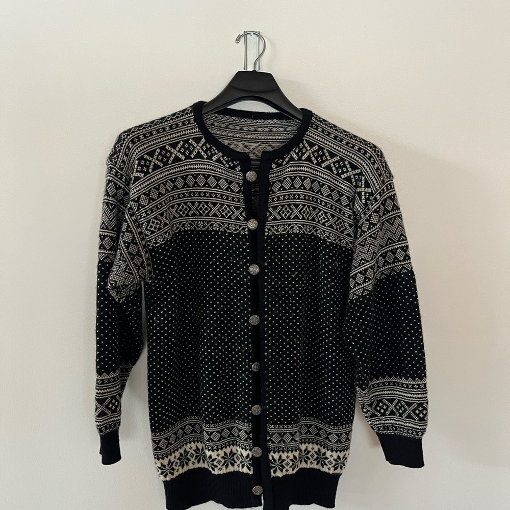 Scandinavian Cottagecore || Elegant Black and White Women's Cardigan